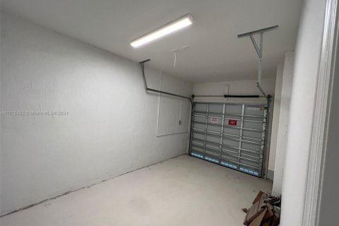 Townhouse in Miami, Florida 4 bedrooms, 169.83 sq.m. № 1963343 - photo 29