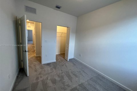 Townhouse in Miami, Florida 4 bedrooms, 169.83 sq.m. № 1963343 - photo 20