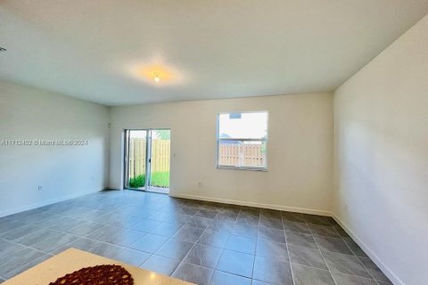 Townhouse in Miami, Florida 4 bedrooms, 169.83 sq.m. № 1963343 - photo 8