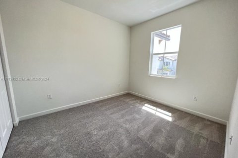 Townhouse in Miami, Florida 4 bedrooms, 169.83 sq.m. № 1963343 - photo 18