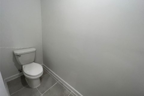 Townhouse in Miami, Florida 4 bedrooms, 169.83 sq.m. № 1963343 - photo 13