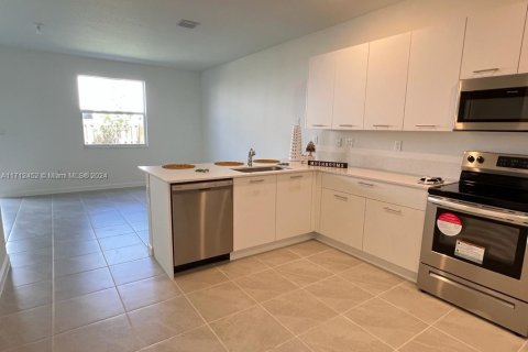 Townhouse in Miami, Florida 4 bedrooms, 169.83 sq.m. № 1963343 - photo 2