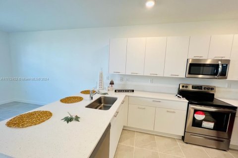 Townhouse in Miami, Florida 4 bedrooms, 169.83 sq.m. № 1963343 - photo 5