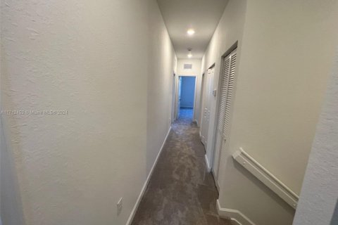 Townhouse in Miami, Florida 4 bedrooms, 169.83 sq.m. № 1963343 - photo 16