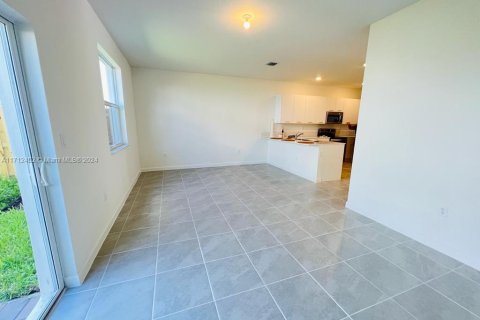 Townhouse in Miami, Florida 4 bedrooms, 169.83 sq.m. № 1963343 - photo 10