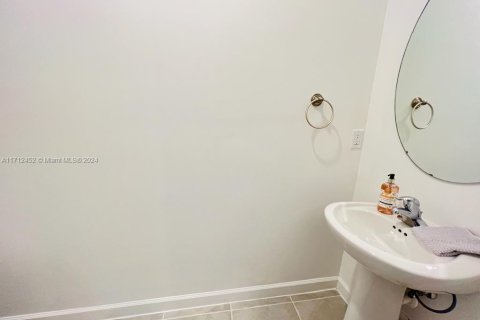 Townhouse in Miami, Florida 4 bedrooms, 169.83 sq.m. № 1963343 - photo 14