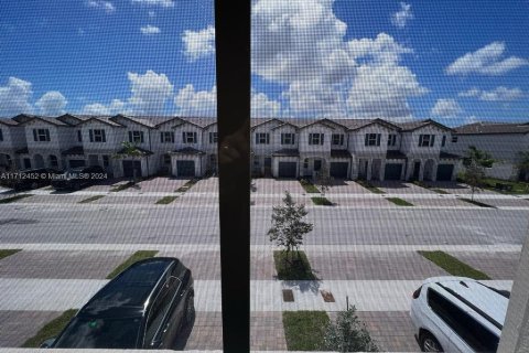 Townhouse in Miami, Florida 4 bedrooms, 169.83 sq.m. № 1963343 - photo 30