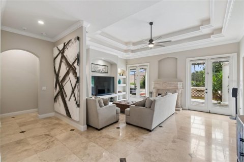 House in Clermont, Florida 5 bedrooms, 453.27 sq.m. № 2258464 - photo 4