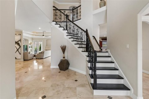 House in Clermont, Florida 5 bedrooms, 453.27 sq.m. № 2258464 - photo 3