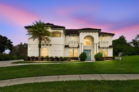 House in Clermont, Florida 5 bedrooms, 453.27 sq.m. № 2258464