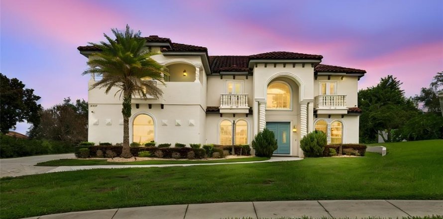 House in Clermont, Florida 5 bedrooms, 453.27 sq.m. № 2258464