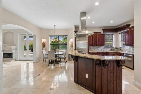 House in Clermont, Florida 5 bedrooms, 453.27 sq.m. № 2258464 - photo 9
