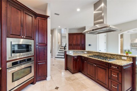 House in Clermont, Florida 5 bedrooms, 453.27 sq.m. № 2258464 - photo 8