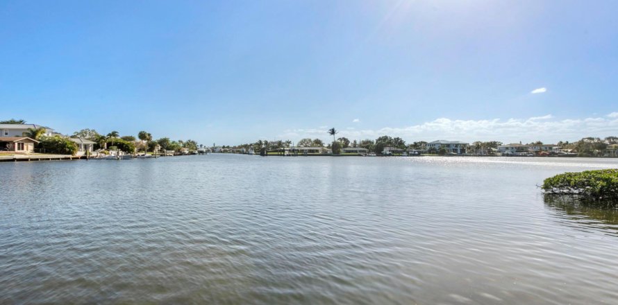 House in North Palm Beach, Florida 6 bedrooms, 690.64 sq.m. № 1007607