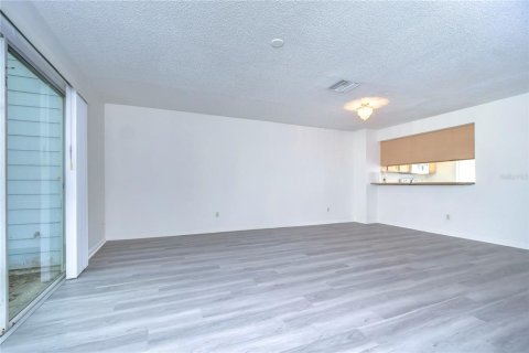 Touwnhouse à louer à Tampa, Floride: 2 chambres, 113.62 m2 № 2204678 - photo 22
