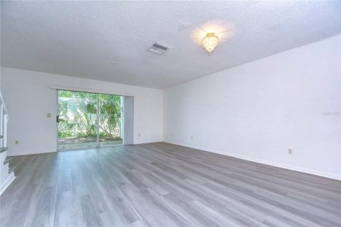 Touwnhouse à louer à Tampa, Floride: 2 chambres, 113.62 m2 № 2204678 - photo 18