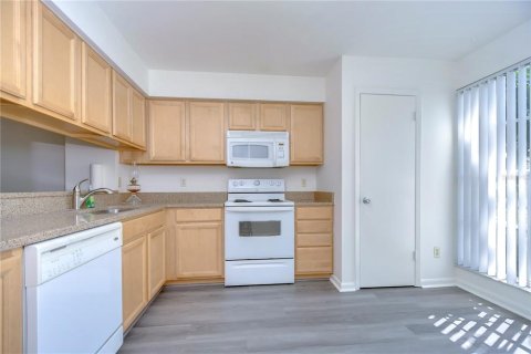 Touwnhouse à louer à Tampa, Floride: 2 chambres, 113.62 m2 № 2204678 - photo 13