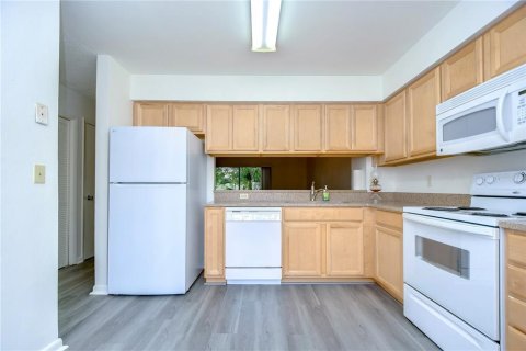 Touwnhouse à louer à Tampa, Floride: 2 chambres, 113.62 m2 № 2204678 - photo 10