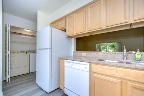 Touwnhouse à louer à Tampa, Floride: 2 chambres, 113.62 m2 № 2204678 - photo 14