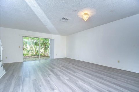 Touwnhouse à louer à Tampa, Floride: 2 chambres, 113.62 m2 № 2204678 - photo 16