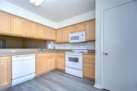 Touwnhouse à louer à Tampa, Floride: 2 chambres, 113.62 m2 № 2204678 - photo 11