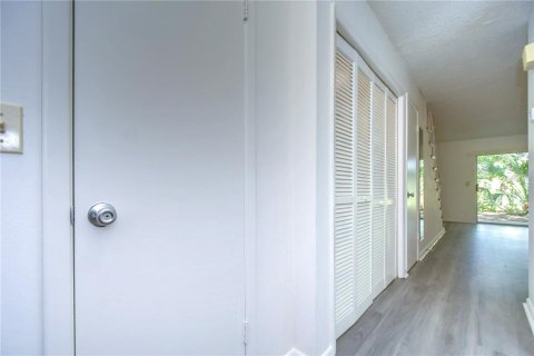 Touwnhouse à louer à Tampa, Floride: 2 chambres, 113.62 m2 № 2204678 - photo 5