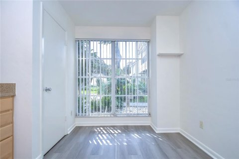 Touwnhouse à louer à Tampa, Floride: 2 chambres, 113.62 m2 № 2204678 - photo 7
