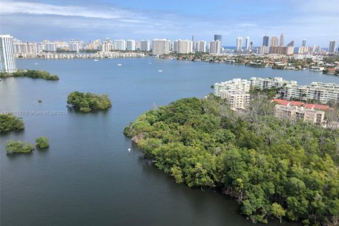 Condominio en venta en North Miami Beach, Florida, 3 dormitorios, 144.56 m2 № 2023004 - foto 22