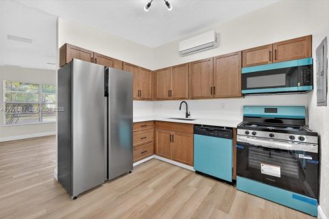 Villa ou maison à vendre à West Park, Floride: 3 chambres, 81.57 m2 № 1996551 - photo 3