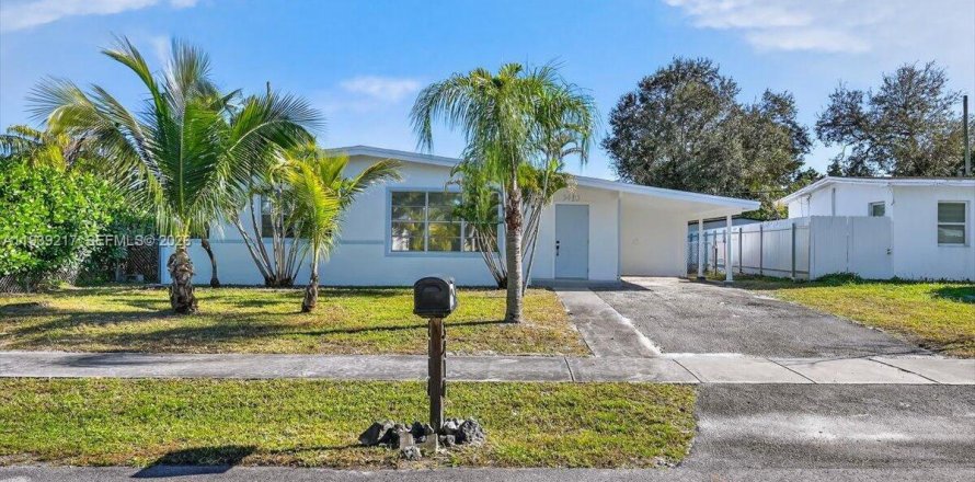 Villa ou maison à West Park, Floride 3 chambres, 81.57 m2 № 1996551