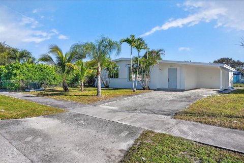 Villa ou maison à vendre à West Park, Floride: 3 chambres, 81.57 m2 № 1996551 - photo 2