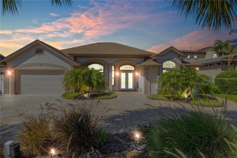 House in New Smyrna Beach, Florida 3 bedrooms, 244.52 sq.m. № 1733042 - photo 3