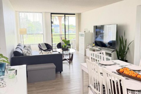 Condo in Tamarac, Florida, 2 bedrooms  № 2171481 - photo 2