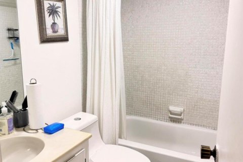 Condo in Tamarac, Florida, 2 bedrooms  № 2171481 - photo 11
