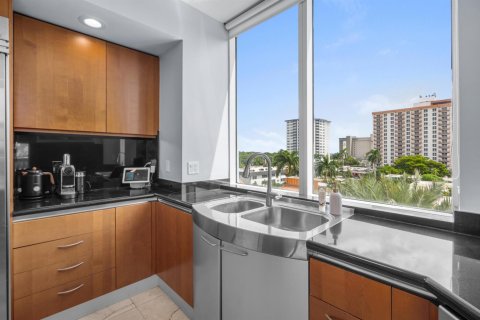 Condo in Fort Lauderdale, Florida, 2 bedrooms  № 2370096 - photo 10