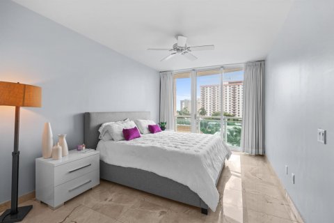 Condo in Fort Lauderdale, Florida, 2 bedrooms  № 2370096 - photo 18
