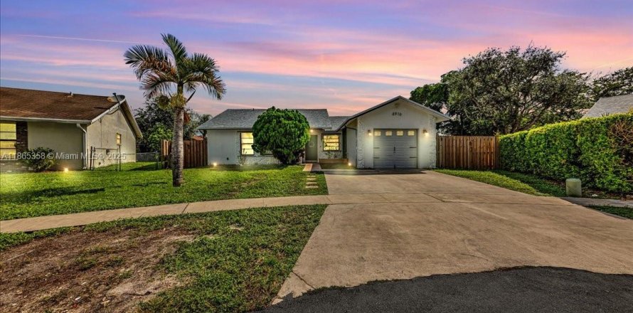 Casa en Sunrise, Florida 3 dormitorios, 115.76 m2 № 1898257