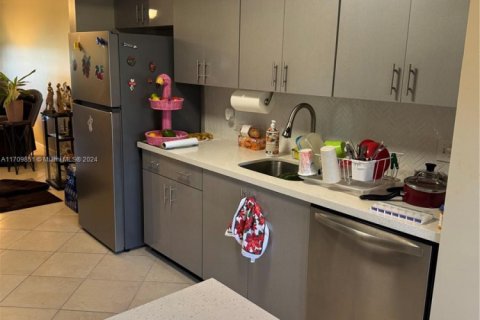 Купить кондоминиум в Пемброк-Пайнс, Флорида 2 спальни, 125.51м2, № 2034981 - фото 4