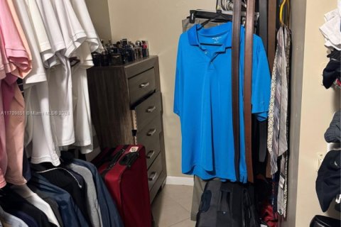 Купить кондоминиум в Пемброк-Пайнс, Флорида 2 спальни, 125.51м2, № 2034981 - фото 27