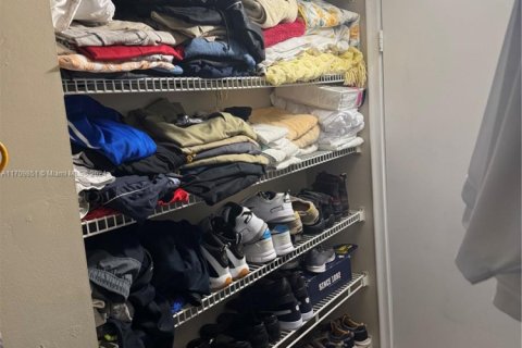 Купить кондоминиум в Пемброк-Пайнс, Флорида 2 спальни, 125.51м2, № 2034981 - фото 28