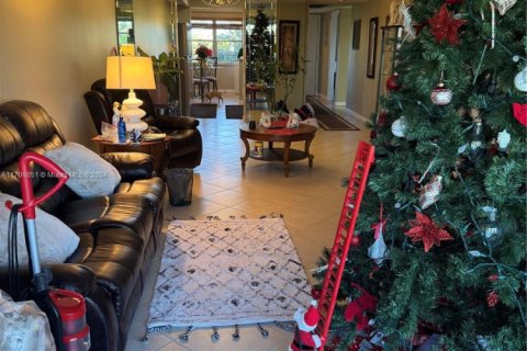 Купить кондоминиум в Пемброк-Пайнс, Флорида 2 спальни, 125.51м2, № 2034981 - фото 8