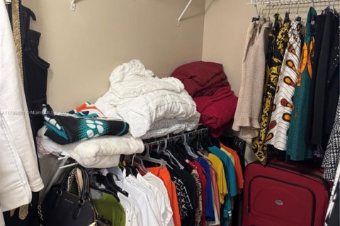 Купить кондоминиум в Пемброк-Пайнс, Флорида 2 спальни, 125.51м2, № 2034981 - фото 21