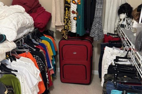 Купить кондоминиум в Пемброк-Пайнс, Флорида 2 спальни, 125.51м2, № 2034981 - фото 20