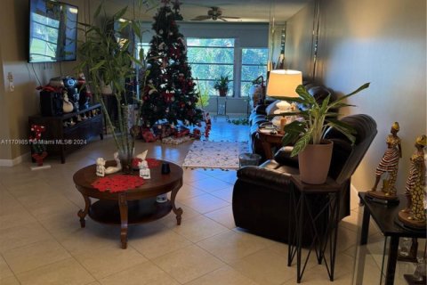 Купить кондоминиум в Пемброк-Пайнс, Флорида 2 спальни, 125.51м2, № 2034981 - фото 10