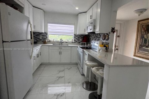 Copropriété à vendre à Sunrise, Floride: 2 chambres, 95.22 m2 № 1992490 - photo 4