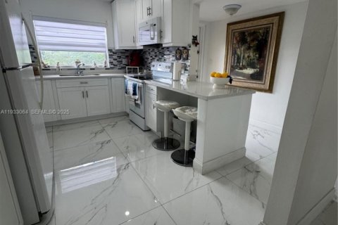 Copropriété à vendre à Sunrise, Floride: 2 chambres, 95.22 m2 № 1992490 - photo 2