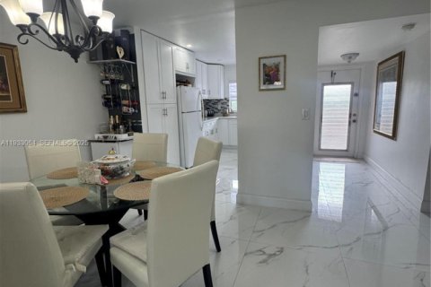 Copropriété à vendre à Sunrise, Floride: 2 chambres, 95.22 m2 № 1992490 - photo 18