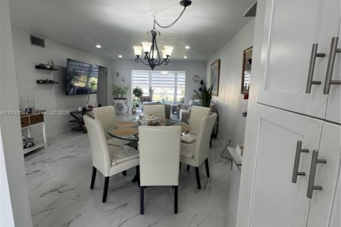 Copropriété à vendre à Sunrise, Floride: 2 chambres, 95.22 m2 № 1992490 - photo 12