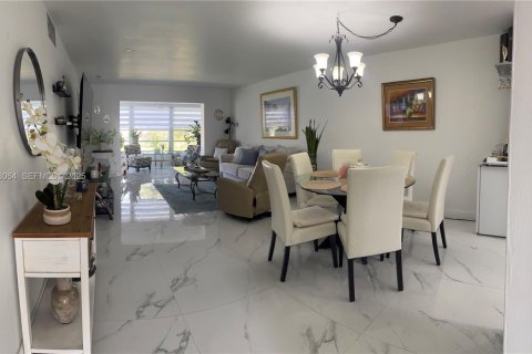 Copropriété à vendre à Sunrise, Floride: 2 chambres, 95.22 m2 № 1992490 - photo 14