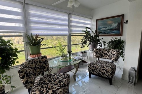 Copropriété à vendre à Sunrise, Floride: 2 chambres, 95.22 m2 № 1992490 - photo 24